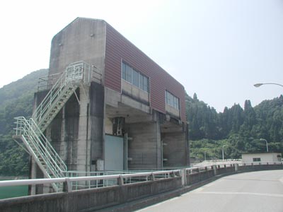 天端とゲート制御室