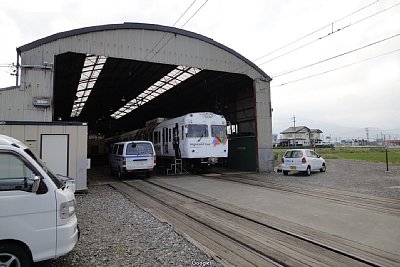 新村駅車庫