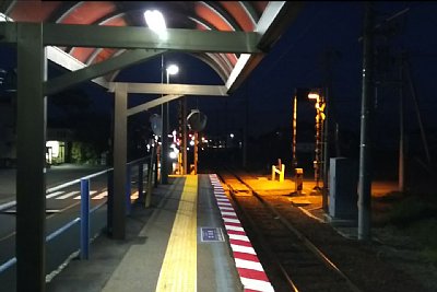 夜のホーム