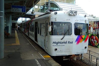 松本駅に停車するクハ3006電車