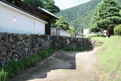 本丸内堀と土橋