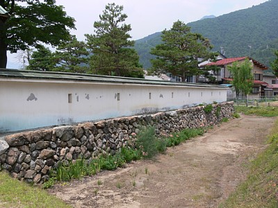 神岡城本丸城壁と石垣、内堀