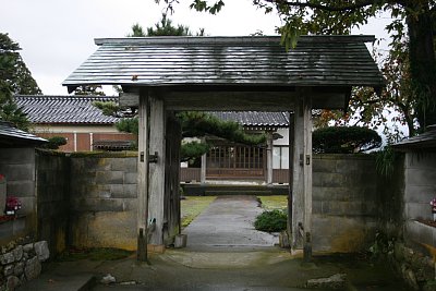上梅沢館大手門・・・光明寺の門ですね