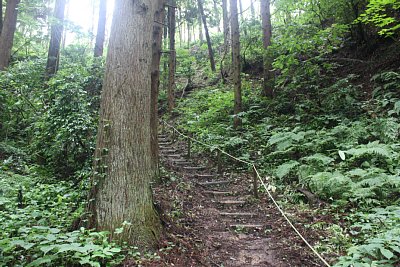 急勾配が続きます