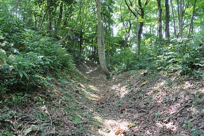 空堀はあまり深くありません