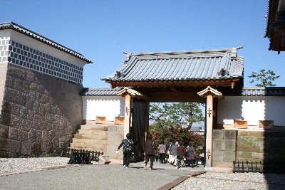 河北門一の門へ入ります