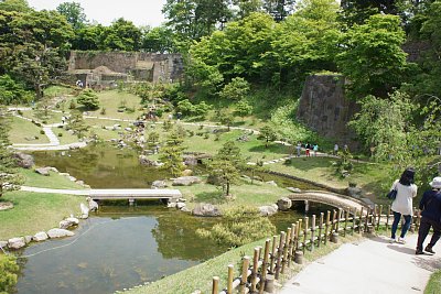 玉泉院丸庭園は高低差が大きいのが特徴です