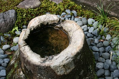 兼六園竹根石手水鉢