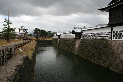 金沢城内堀石垣と水堀