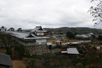 金沢城橋爪門続櫓と鶴の丸広場