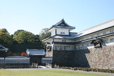 橋爪門がなぜか閉ざされています