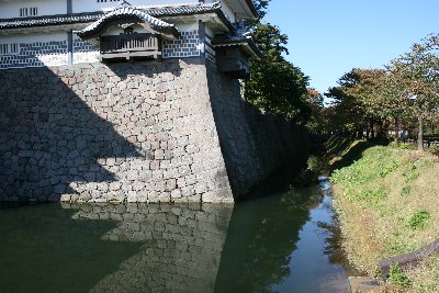 菱櫓と二の丸内堀