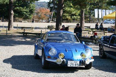 しかしすごい車が並んでいます