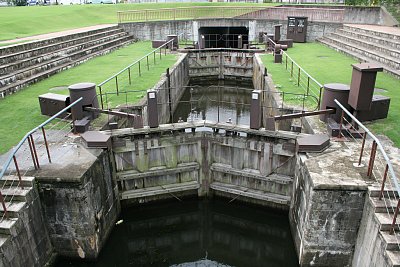富岩運河環水公園 天門橋