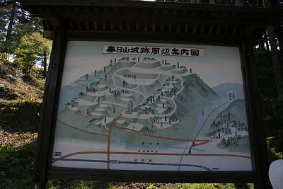 春日山城の案内図を見ても難攻不落が伺えます