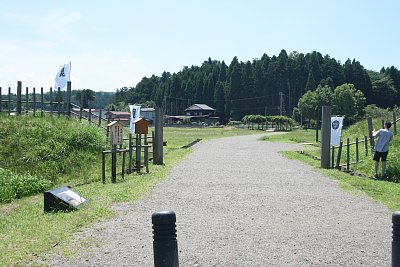 春日山城跡史跡広場 入口