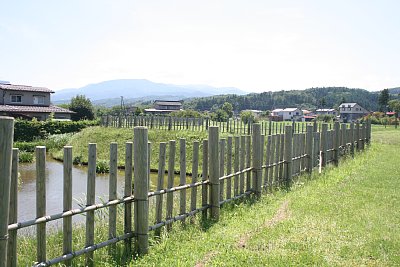 春日山城跡史跡広場 土塁