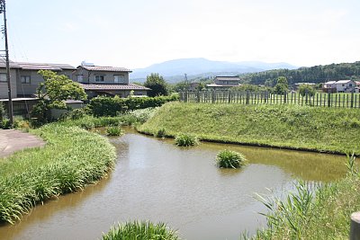 春日山城跡史跡広場　監物堀