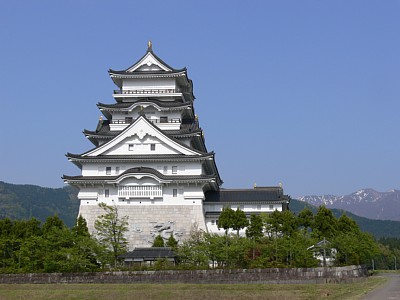 西側から見た勝山城博物館