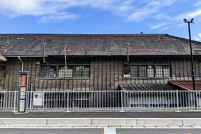 内湾入口(八日町)駅