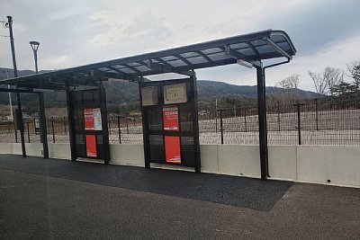 高田高校前駅