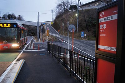バスが入線する