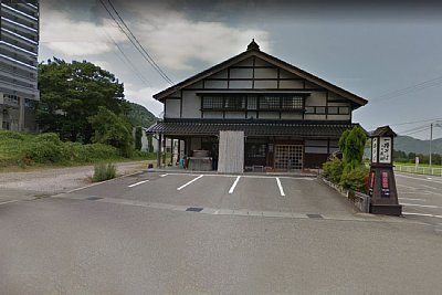 釜清水駅舎はちょうどこのそば屋のあたりにあった