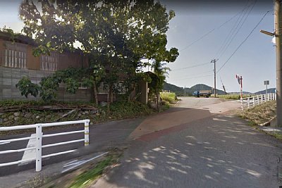 ここに踏切があったはずですが。