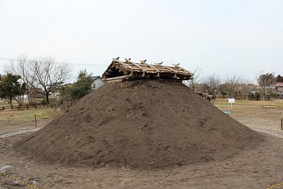 復元された第13号住居