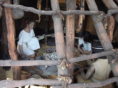 復元竪穴住居内部