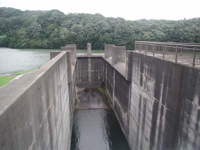 非常用洪水吐