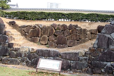 石垣の中に石垣が