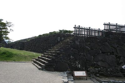 鉄門跡の石垣