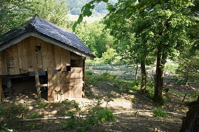 物置小屋なのでしょうが・・・