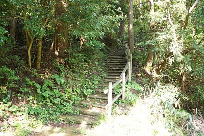 階段を降りきると・・・なんて急なのでしょう