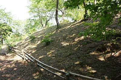 切岸のこう配はかなりのものです