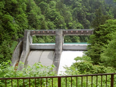 小屋平ダム全景