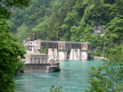 堤体を左岸上流側から見た