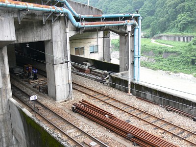 まるで高架駅のようです