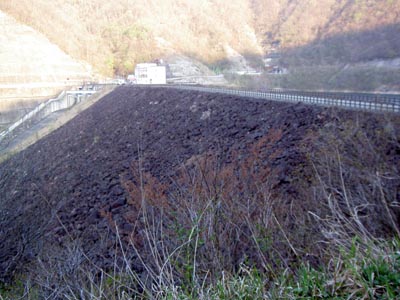 左岸下流側から堤体