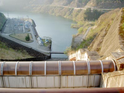 シュート式洪水吐