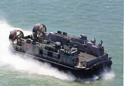 輸送用エアクッション艇 LCAC