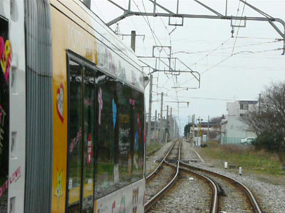 動画 萩浦小学校前駅に停車するポートラム