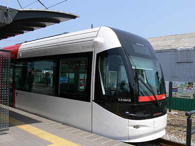 富山港線の新型LRT「ポートラム」TLR0601