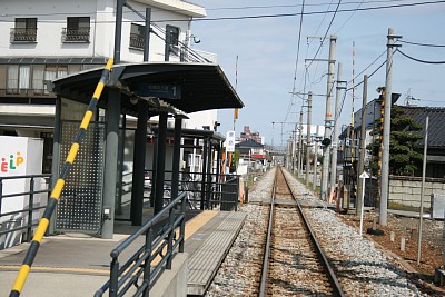 越中中島駅下りホーム