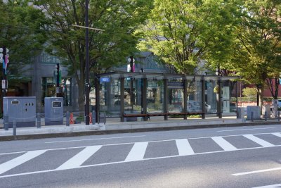 岩瀬浜方面への電車のみ停車します