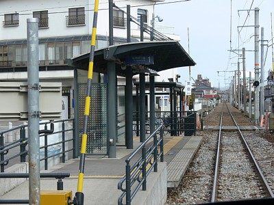 越中中島駅下りホーム