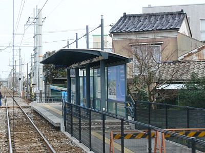 越中中島駅上りホーム