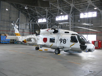 格納庫内のSH-60J