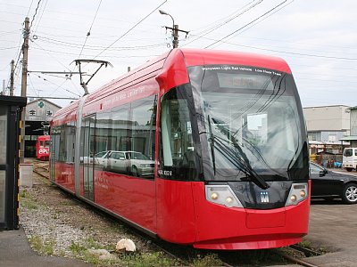 車両基地に留置されているアイトラム